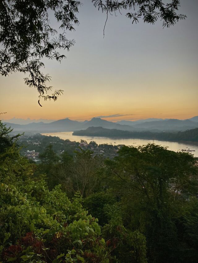 Monte Phu Si, que domina Luang Prabang e proporciona uma vista panorâmica sobre os dois rios