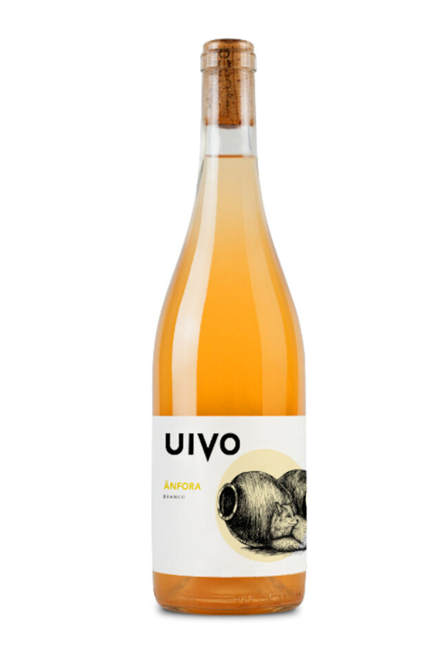 Uivo Ânfora 2021, vinho branco de curtimenta do Douro, estagiou em ânfora