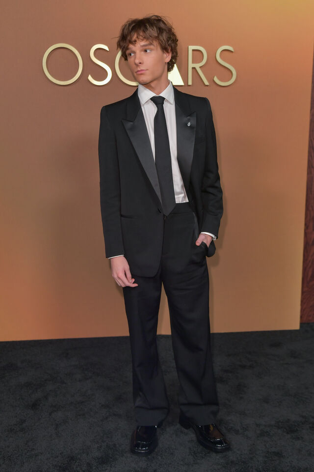 Mason Thames em Yves Saint Laurent