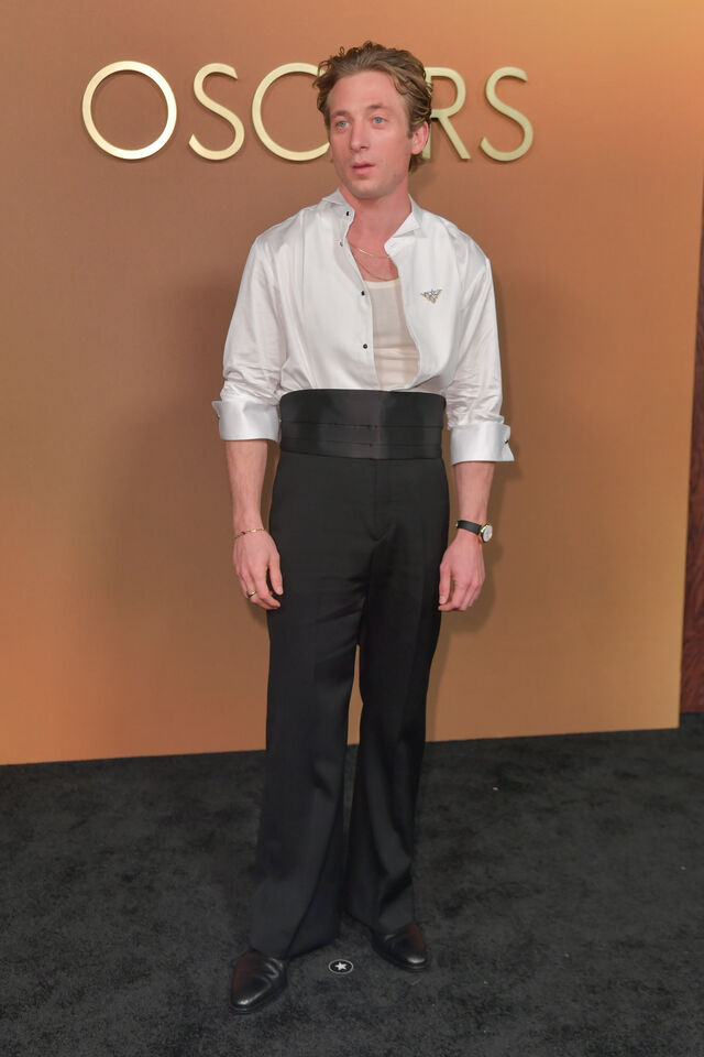 Jeremy Allen White em Louis Vuitton