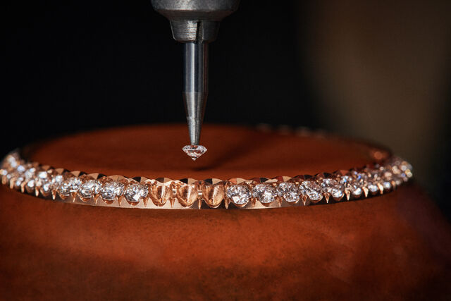 La D de Dior Buisson Couture ganha prémio de joalharia em Genebra