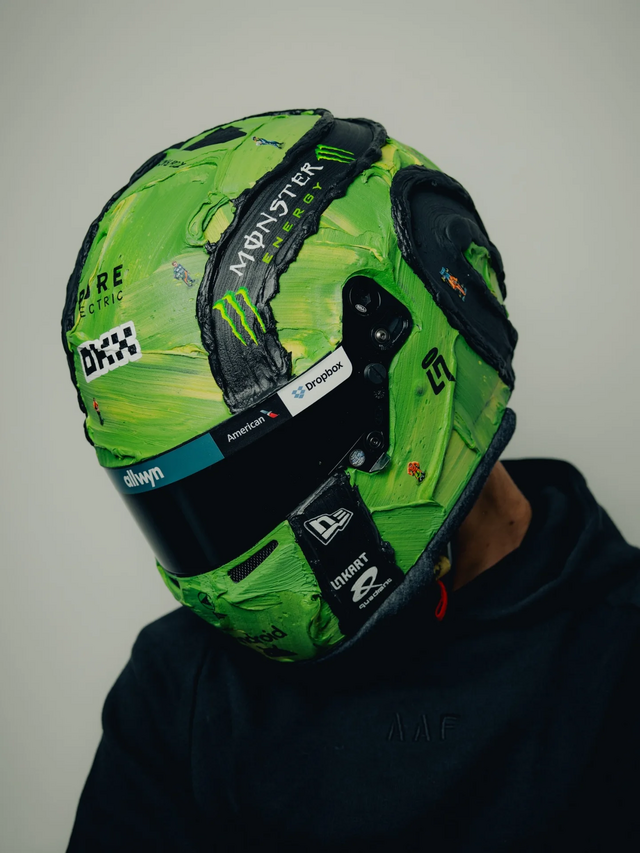 Lando Norris usa capacete especial para comemorar um marco na sua carreira 