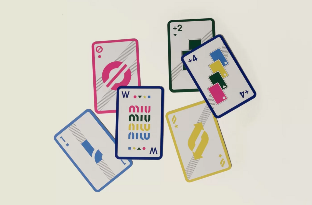 Miu Miu eleva o jogo do Uno com cartas de coleção