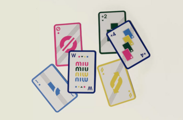 'Vai buscar 4, querida': o UNO está mais chique este Natal