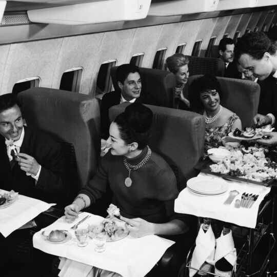 Novos voos. É assim que a first class quer que se esqueça do jato privado