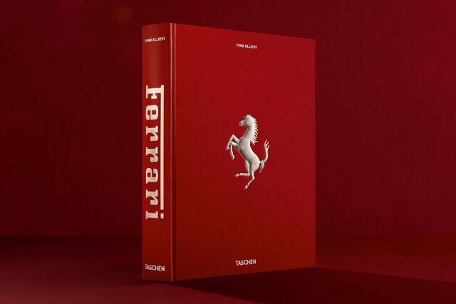 Livro Ferrari de Pino Allievi e Taschen: história e legado da marca de carros de corrida