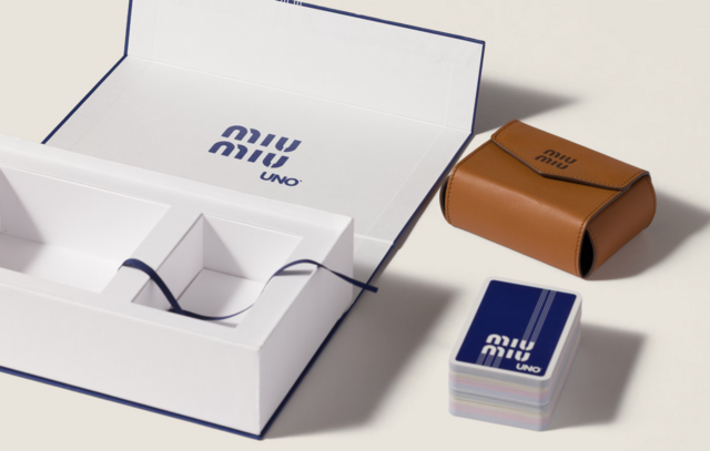 Miu Miu eleva o jogo Uno com design luxuoso para momentos de diversão sofisticados