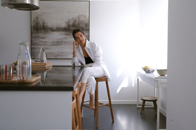 Juliana Cavalcanti, designer de interiores em Lisboa, partilha a sua visão de luxo e simplicidade