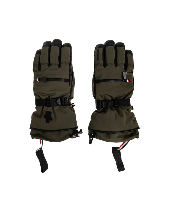 Moncler, Padded gloves, €590 na Farfetch.