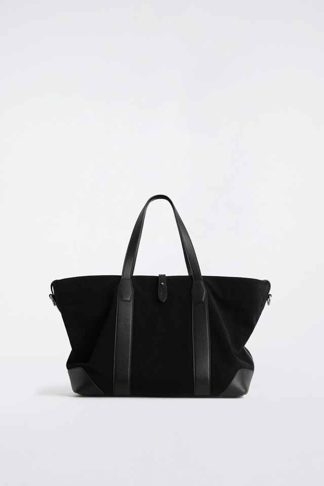 Weekender Tote Bag em camurça, €229, COS