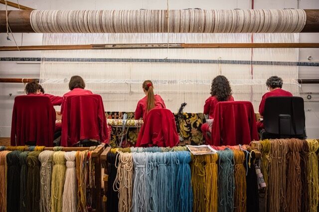 Trabalhadores reinventam Madrid com tecelagem em edifícios antigos