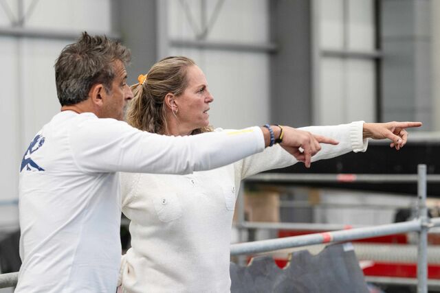 Ariane de Rothschild com staff