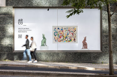 Obras de Joana Vasconcelos, Hugo de Almeida Pinho, Diogo Bolota e José Taborda com vista para a rua 